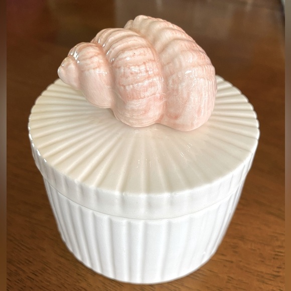 FITZ and Floyd vintage 1981 trinket box. Hand painted ceramic. 3.5”W x 3.75”T - Picture 1 of 14